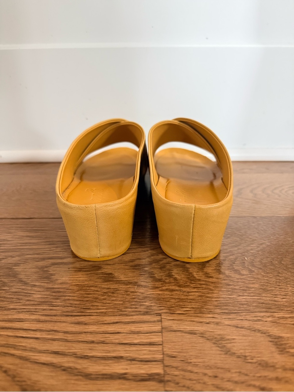 Ayalla by Antelope Daffodil Leather Cross Strap Slide Sandals EU 39 - Picture 5 of 9